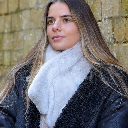 Women's Faux Fur Pull Through Scarf | Dove Grey